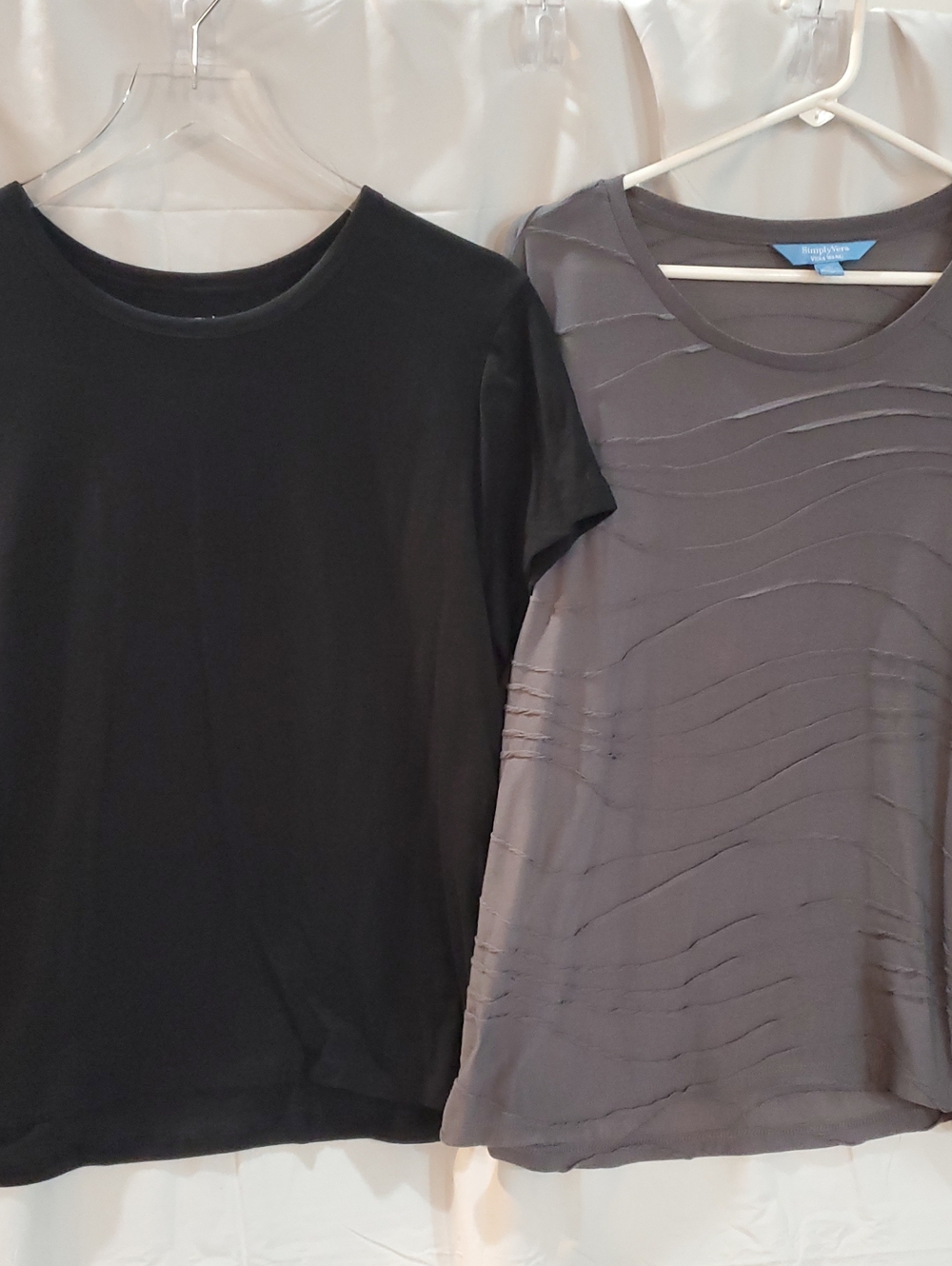 Women's Tops Size XL Textuted Long Sleeve Gray Black Tshirt 16-18